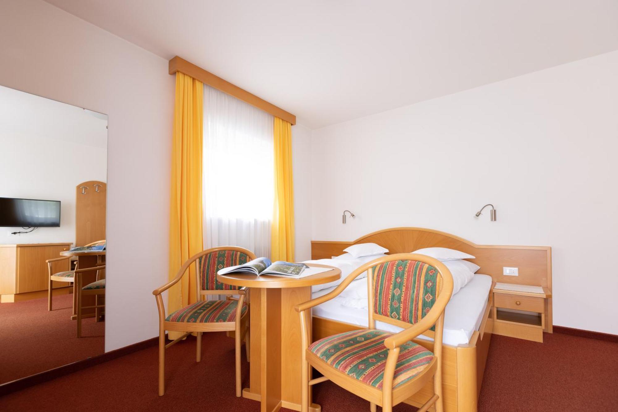 Garni Juval Hotel Тироло Екстериор снимка